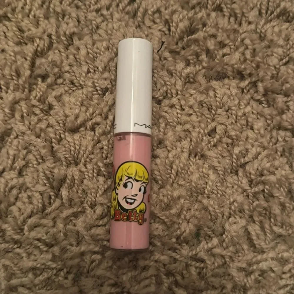 MAC Cosmetics rare piece
